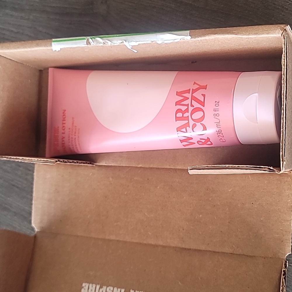 Victoria's Secret Pink WARM AND COZY Body Lotion